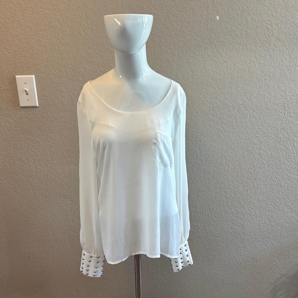 Lulumari Elegant White Women's Top size large‎